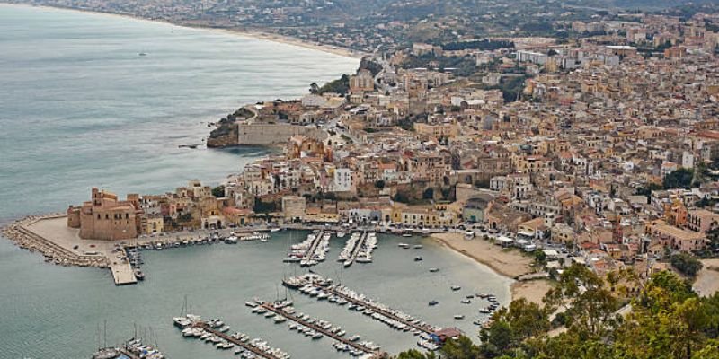 Volotea Airlines Lampedusa Office in Island 